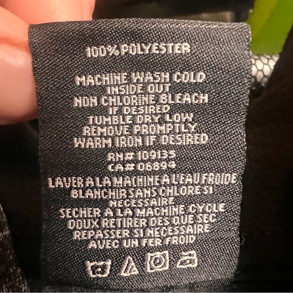 NBA Licensed Chicago Bulls Dark Gray Basketball Pullover Hoodie - Picture 6 of 6